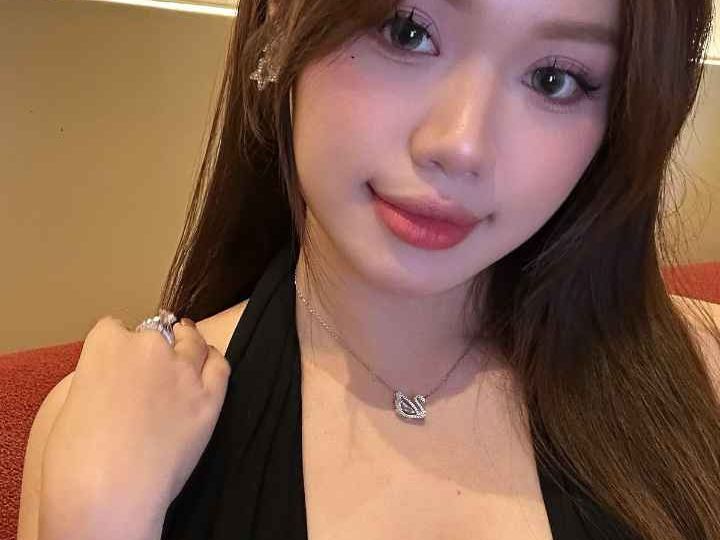 Attractive Malay woman in black top. Girl Malay Escort.